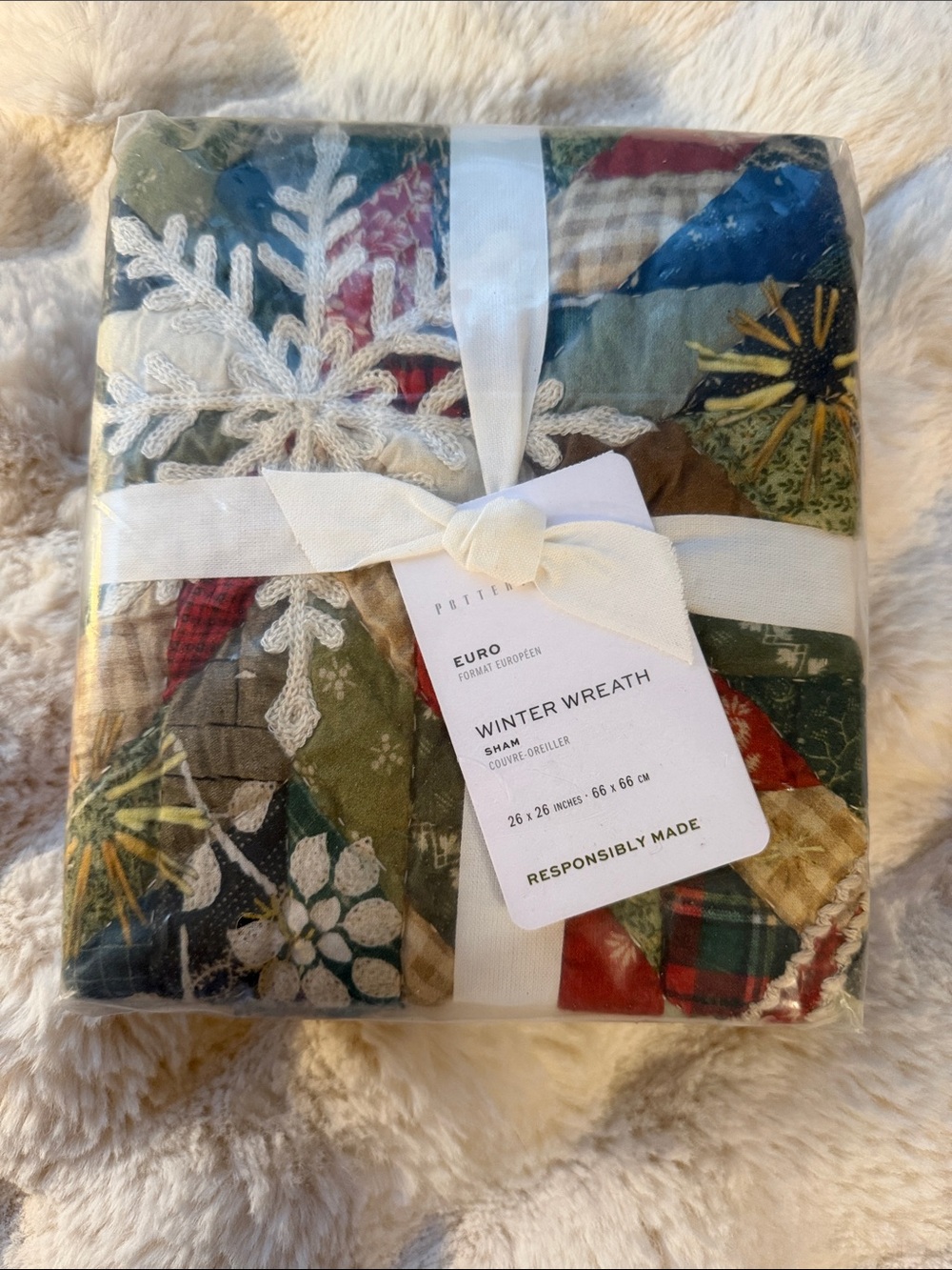 Pottery Barn Winter Wreath Quilted Pillow Sham Cover EURO Patchwork NEW - Picture 3 of 4